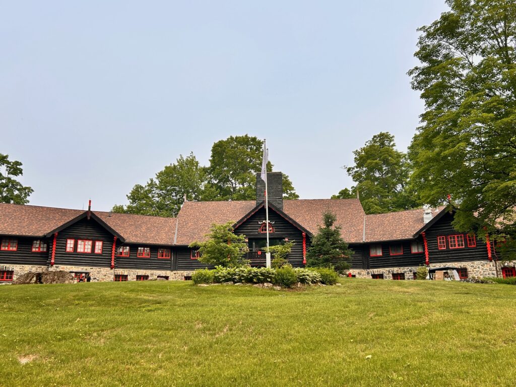 A Closer Look: Chateau Montebello Golf Course Flagstick com